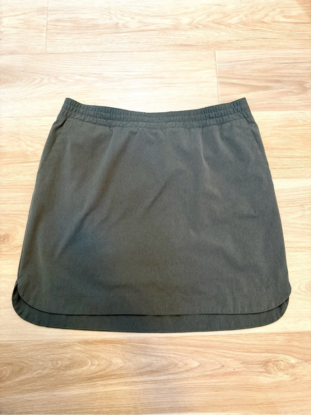 Duluth Trading Dry on the Fly Olive Green Skort Built In Shorts Size 18